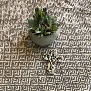 ❤️ A la Carte Lily of the Valley cross ❤️